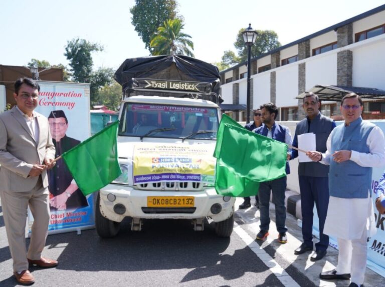 HDFC Bank के CSR कार्यक्रम के अंतर्गत मुख्यमंत्री श्री पुष्कर सिंह धामी ने जोशीमठ के प्रभावित क्षेत्रों के लिए प्रदान की गई राहत सामग्री के वाहनों का किया फ्लैग ऑफ