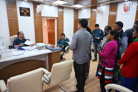 उद्योग व्यापार मंडल अध्यक्ष नई टिहरी ने टिहरी में शराब ठेके की ब्रांच खुलवाने हेतु जनता दरबार में रखी मांग