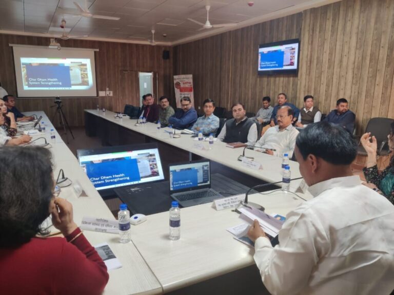 चारधाम यात्रा में निजी मेडिकल कालेज सहयोग देंगे। चिकित्सा स्वास्थ्य एवं चिकित्सा शिक्षा मंत्री डॉ. धन सिंह रावत ने इस कड़ी में स्वास्थ्य महानिदेशालय में चारधाम यात्रा को लेकर विभागीय समीक्षा बैठक ली।