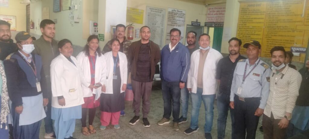 जिलाधिकारी डॉ. सौरभ गहरवार ने स्वास्थ्य केंद्र बेलेश्वर में स्वास्थ्य सेवाओं का जायजा लेने के साथ 49 अल्ट्रासाउंड कर सामाजिक कार्यों में दिया योगदान