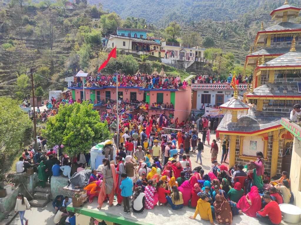 मां सुरकंडा को बेटी की तरह किया मायके जड़धार गांव से सुरकुट पर्वत के लिए विदा