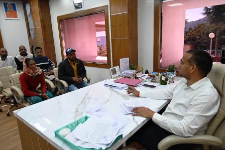 जनता दरबार कार्यक्रम जिलाधिकारी डॉ. सौरव गहरवार की अध्यक्षता में आयोजित, 15 शिकायतें दर्ज
