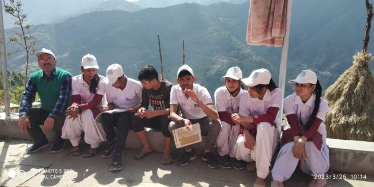 राष्ट्रीय स्वच्छ गंगा मिशन नमामि गंगे कार्यक्रम के तहत् महाविद्यालय, थलीसैंण के छात्र-छात्राओं ने प्रश्नावली के माध्यम से आकड़े इकट्ठा किये