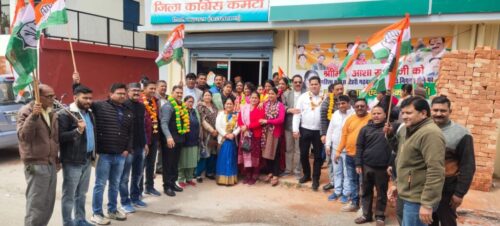 नवनियुक्त महिला कांग्रेस की जिलाध्यक्ष आशा रावत का जिला मुख्यालय पहुंचने पर कांग्रेस जनों ने किया जोरदार स्वागत