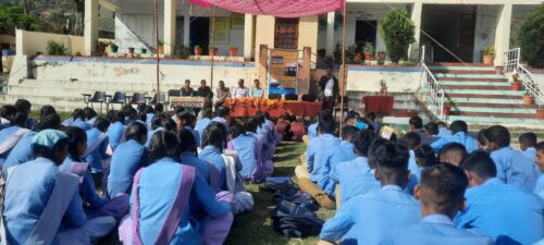 प्रवेशोत्सव पर किया गया नवीन प्रवेशित छात्रों का अभिनन्दन
