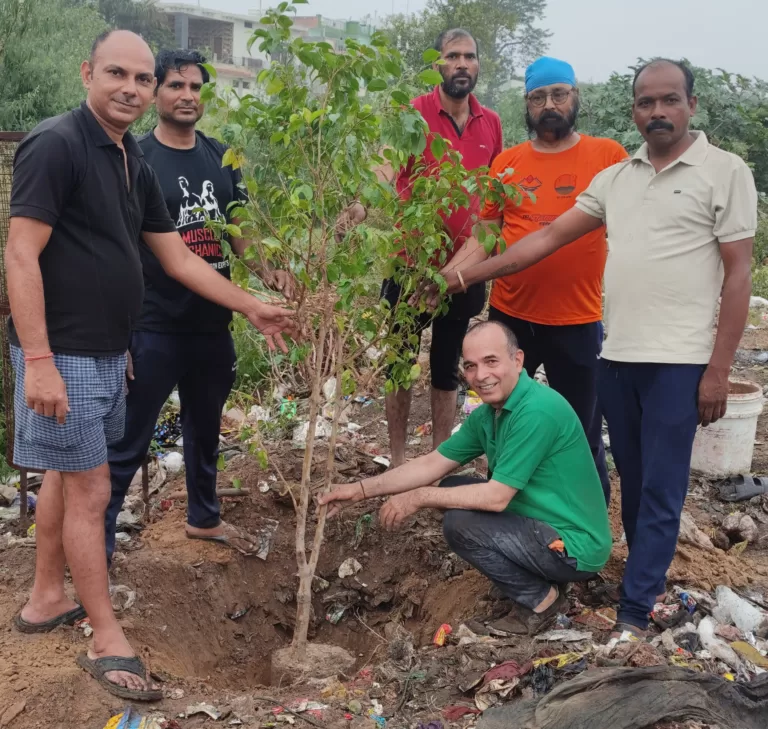 NUJ UTTRAKHAND ने सुभाषनगर-बीएचईएल मार्ग पर पौधारोपण कर उनकी सुरक्षा के लिए लगाये Iron Tree Guard