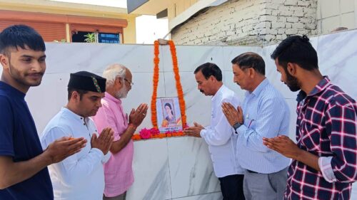 चम्बा में कांग्रेस कार्यकर्ताओं ने स्वर्गीय डा0 इंदिरा हृदेयश‌ जी के चित्र पर पुष्प अर्पित कर दी श्रद्धांजलि
