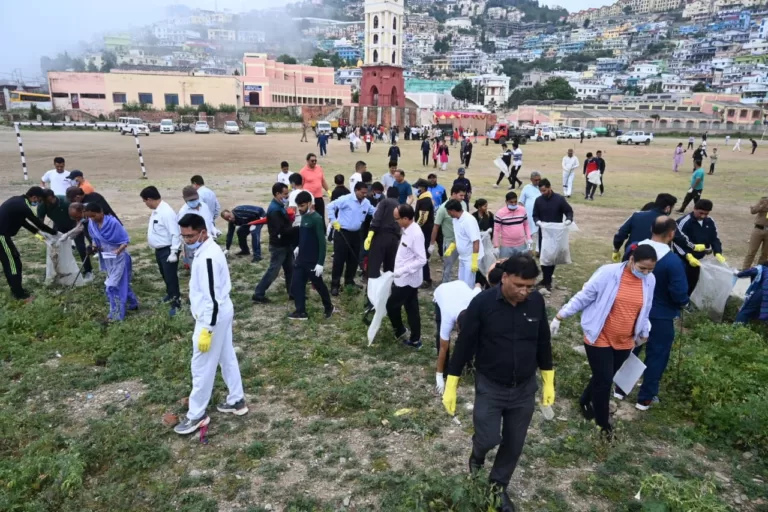 स्वच्छता सप्ताह के तहत जिला मुख्यालय समेत ग्रामीण क्षेत्रों में चलाया गया स्वच्छता अभियान