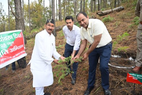 विश्व पर्यावरण दिवस के अवसर पर जनपद के विभिन्न स्थानों पर पौध रोपण कार्यक्रम आयोजित