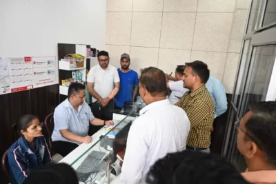 प्रमुख सचिव  श्री एल. फैनई ने CSC चंबा पहुंचकर अपनी सरकार पोर्टल एवं अन्य पोर्टल के माध्यम से दी जा रही सेवाओं की ली जानकारी