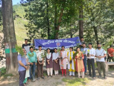 महाविद्यालय अगस्त्यमुनि में राष्ट्रीय सेवा योजना के तत्वाधान में किया हरेला पखवाड़े का आयोजन