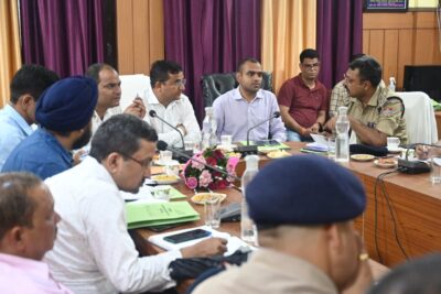 कांवड़ यात्रा व्यवस्थाओं को लेकर जिलाधिकारी टिहरी मयूर दीक्षित ने की जोनल एवं सेक्टर मजिस्ट्रेटों के साथ बैठक