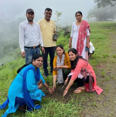 श.बे.चौहान रा. महाविद्यालय पोखरी में फलदार एवं छायादार पौधारोपण कर किया हरेला सप्ताह का समापन