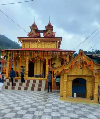 रंवाई घाटी के कमल सिराईं पट्टी के करड़ा गांव में शिकारुनाग व रुद्रेश्वर महाराज के नवनिर्मित मन्दिर प्राण प्रतिष्ठा