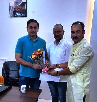 आवारा गोवंश के संरक्षणार्थ पशुपालन मंत्री को सौंपा ज्ञापन, गोसदन निर्माण का मिला आश्वासन