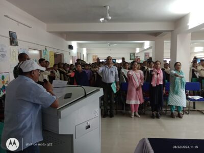 इन्डक्शन प्रोग्राम के तहत नव प्रवेशार्थी छात्रों को दी नशा उन्मूलन की जानकारी