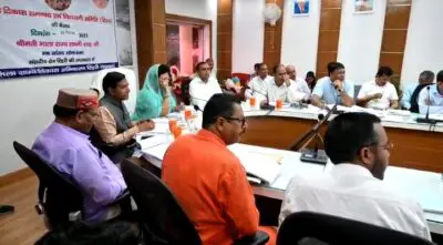 दिशा की बैठक: सांसद शाह ने की भारत सरकार द्वारा संचालित विभिन्न योजनाओं के अन्तर्गत विभागीय कार्य योजनाओं की प्रगति की समीक्षा