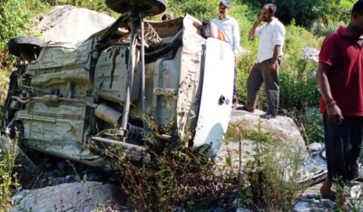 जिले के रायपुर सत्यौं मार्ग व रिंगोंली गहड़ बैंड पर कार दुर्घटनायें