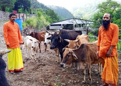शिक्षक ऐसा भी गौ सेवा, छात्र सेवा, समाजसेवा के लिए त्याग दिया घर