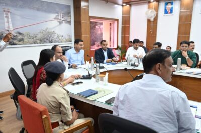 अधिकारी आंकड़ों तक सीमित न रहकर उपलब्धि पर फोकस करें: सचिव डॉ. पाण्डेय