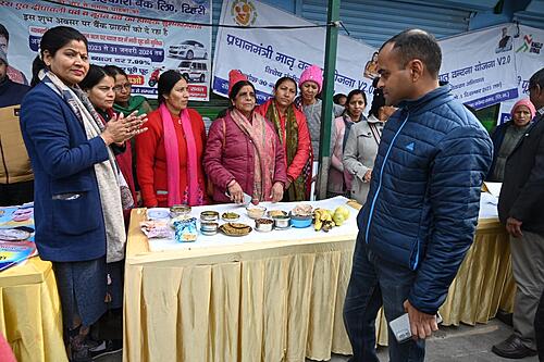 ओंकारानन्द घाट पर सफाई न होने के चलते जिलाधिकारी ने सफाई निरीक्षक का वेतन रोकने के दिए निर्देश