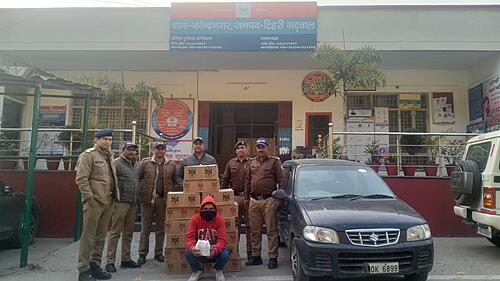 आगराखाल पुलिस चौकी टीम द्वारा दुआधार पुल के पास बरामद की 54 बोतल अवैध अंग्रेजी शराब