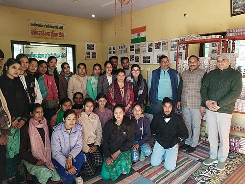 महाविद्यालय अगस्त्यमुनि के छात्रों ने रानीचौरी में सीखे स्वरोजगार के गुर