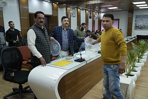 विदेशी मदिरा दुकानों के व्यवस्थापन की कार्यवाही टिहरी जिले में लॉटरी पद्धति के माध्यम से संपन्न 