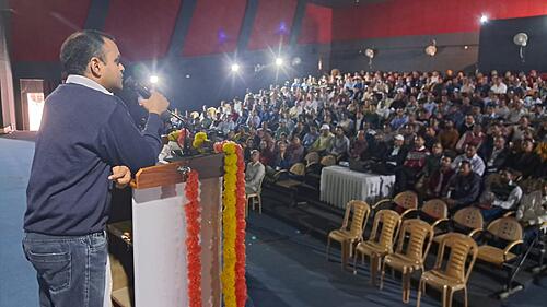 लोक सभा सामान्य निर्वाचन 2024 के दृष्टिगत विधान सभा प्रतापनगर के 161 पोलिंग पार्टियों को दिया गया प्रशिक्षण