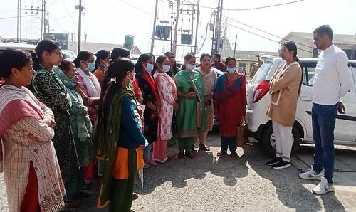 बायोमेडिकल वेस्ट/सिनेटरी वेस्ट के निस्तारण हेतु डोर-टू-डोर सेवा में संचालित कूड़ा वाहनों पर स्थापित होंगे ‘पिंक बॉक्स‘
