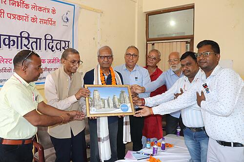 एनयूजे उत्तराखण्ड की हरिद्वार इकाई ने हिंदी पत्रकारिता दिवस पर नेहरू यूथ हॉस्टल में किया विचार गोष्ठी का आयोजन