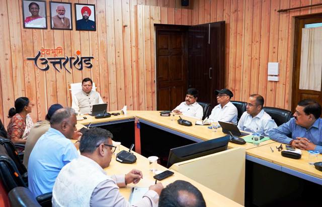 कानून व्यवस्था को लेकर मुख्यमंत्री श्री पुष्कर सिंह धामी ने की अधिकारियों के साथ उच्चस्तरीय बैठक, वेरिफिकेशन ड्राइव को और अधिक सख्ती से चलाने के निर्देश