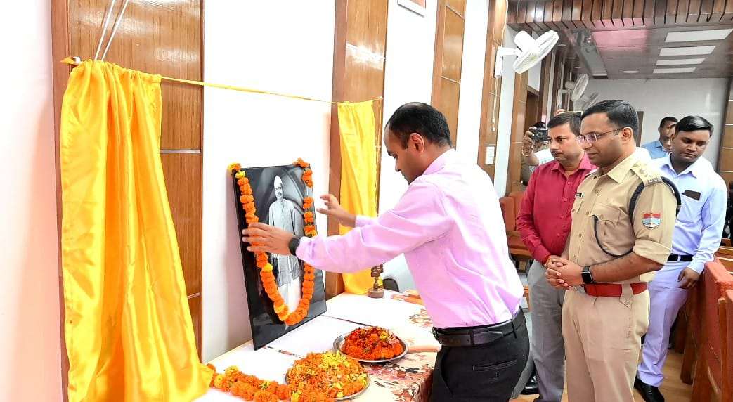 भारत रत्न पंडित गोविन्द बल्लभ पन्त जी की जयंती पर उनके चित्र पर माल्यार्पण कर पुष्पाजंलि अर्पित