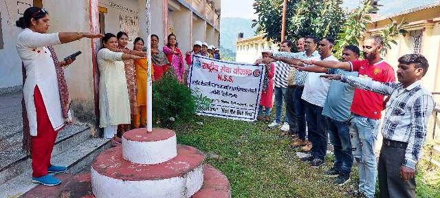स्वच्छता पखवाड़े के अंतर्गत महाविद्यालय में चलाया गया शपथग्रहण व हस्ताक्षर अभियान