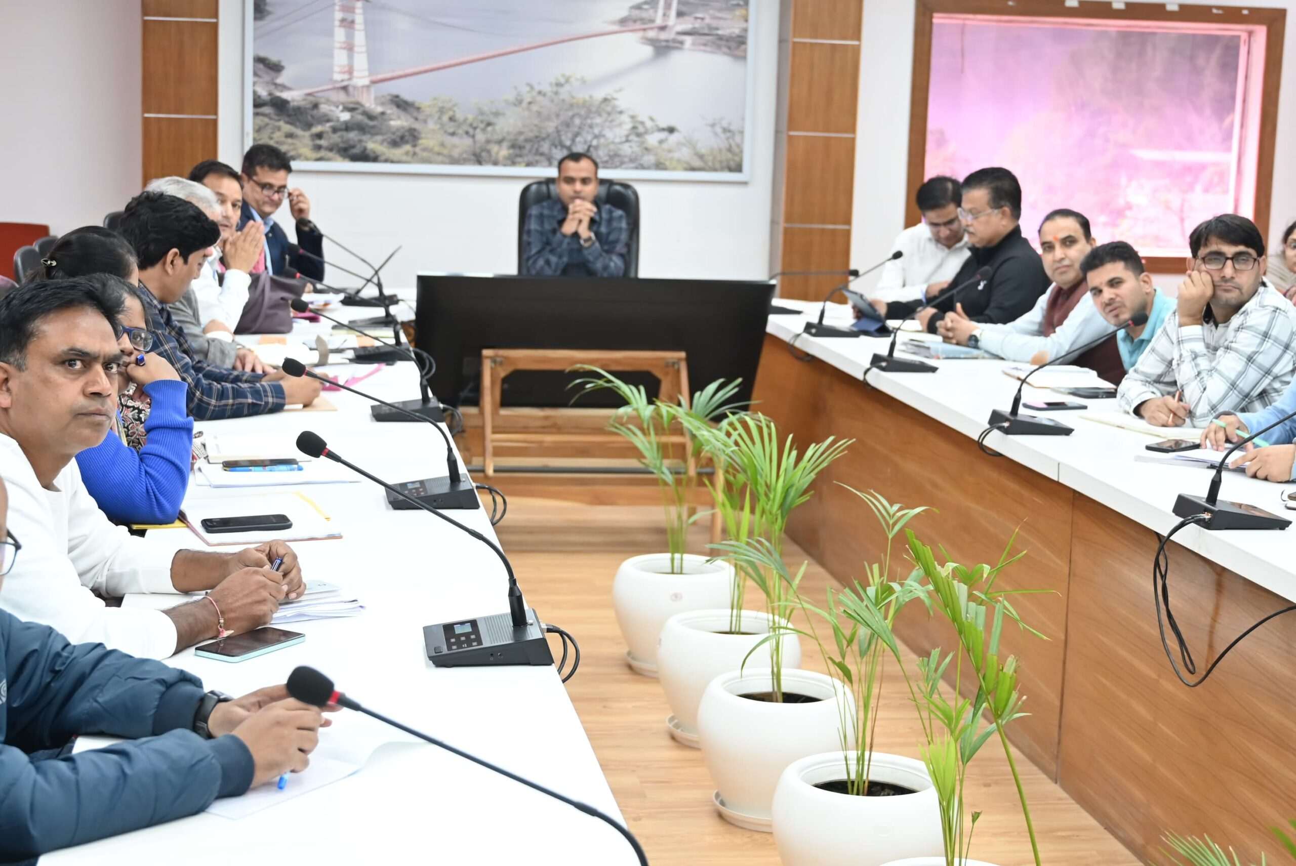 प्रभारी चिकित्सा अधिकारी व्यवस्थापक की तरह मिशन मोड में कार्य करें-जिलाधिकारी टिहरी