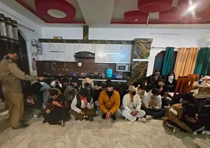 इंपोर्टेड शराब के साथ हाऊस पार्टी करते 57 रईसजादों को देहरादून पुलिस ने धर दबोचा