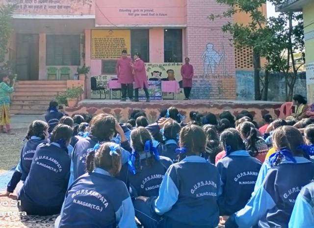जौनपुर ब्लॉक के विभिन्न ग्रामों में नुक्कड़ नाटकों के माध्यम से दी गई विभिन्न योजनाओं की जानकारी