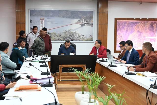 टिहरी जिलाधिकारी की अध्यक्षता में जनता मिलन कार्यक्रम सम्पन्न, 41 शिकायतों पर हुई चर्चा