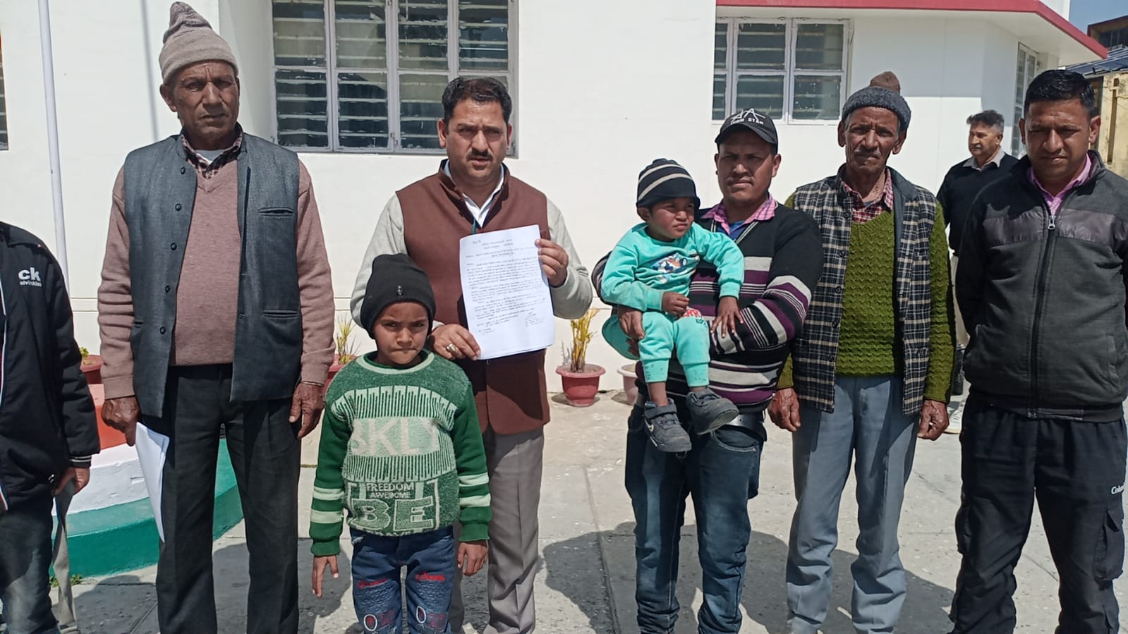 1 वर्ष बाद भी रामचंद्री देवी के परिजनों को नहीं मिला न्याय: राकेश राणा की जिलाधिकारी से भरण पोषण और रोजगार की मांग