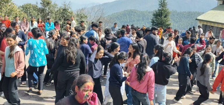 एस.आर.टी. परिसर, बादशाहथौल में भव्य होली मिलन समारोह का आयोजन