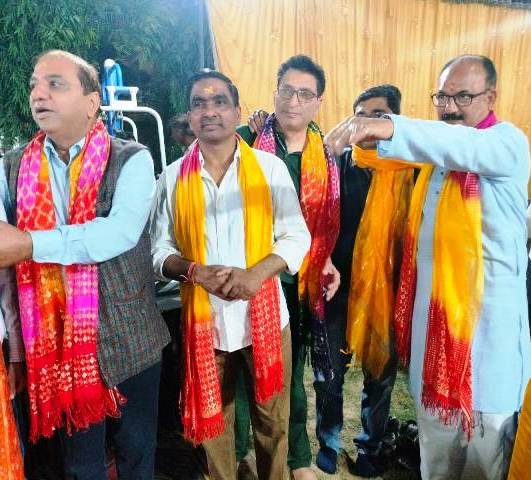 अशोक बिहार दिल्ली में फूलों की होली और भजन संध्या का आयोजन