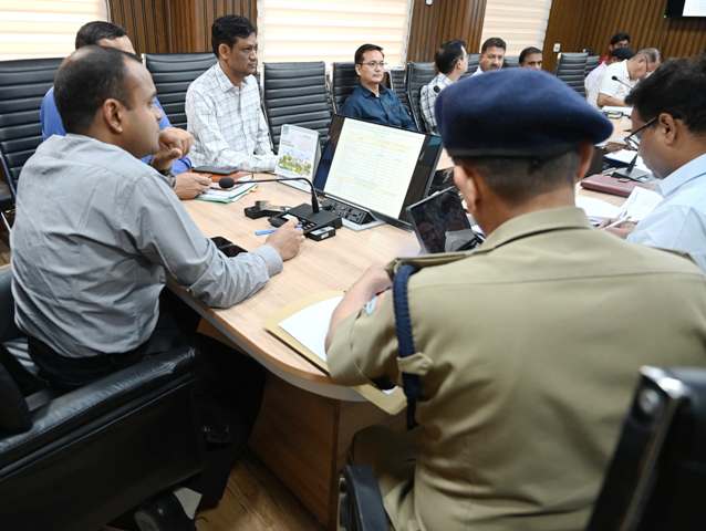टिहरी में जनपदीय सड़क सुरक्षा समिति की मासिक बैठक सम्पन्न, चारधाम यात्रा की तैयारियों पर विशेष जोर