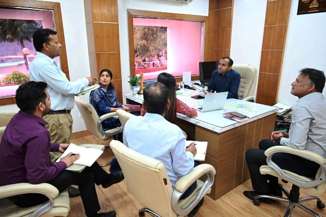 पीएम विश्वकर्मा योजना की समीक्षा बैठक सम्पन्न, पारंपरिक व्यवसायों को जोड़ने पर जोर