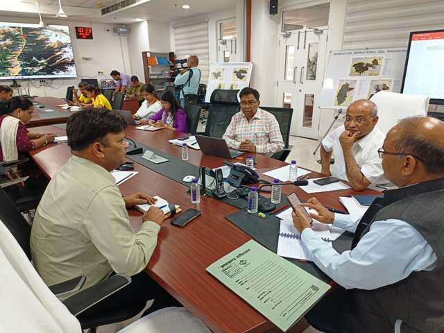 हेलीकॉप्टर दुर्घटना: एसईओसी से रेस्क्यू ऑपरेशन की निगरानी, घायल को एम्स ऋषिकेश किया गया एयरलिफ्ट