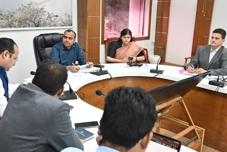 टिहरी में जिला गंगा समिति की बैठक सम्पन्न, गंगा वाटिका पार्क और एसटीपी कार्यों की प्रगति पर हुई समीक्षा