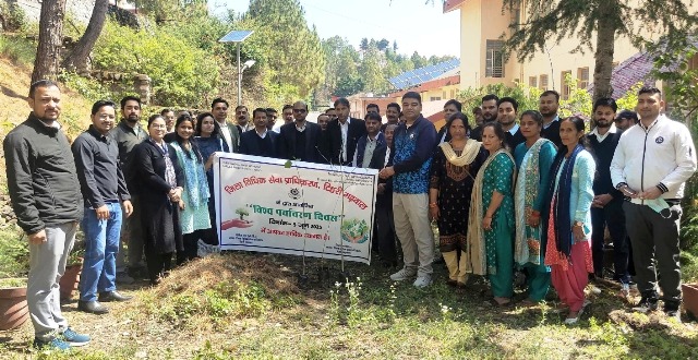 जिला न्यायालय टिहरी में विश्व पर्यावरण दिवस पर वृक्षारोपण कार्यक्रम आयोजित