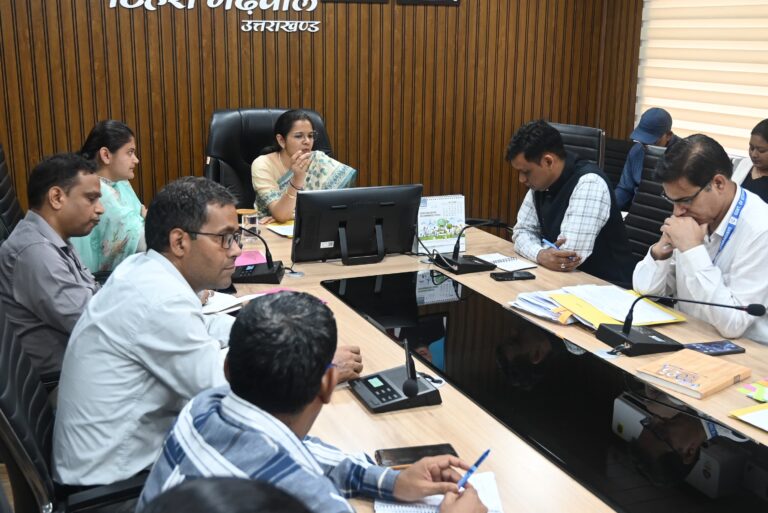 टिहरी में त्रिस्तरीय पंचायत चुनाव 2025 की तैयारियों पर जिलाधिकारी ने ली समीक्षा बैठक