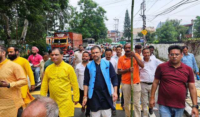 देहरादून रेसकोर्स में हनुमान ध्वज स्थापना के साथ हुआ भव्य रामलीला महोत्सव 2025 का शुभारंभ