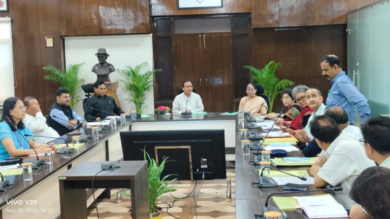 भ्रूण लिंग परीक्षण पर सख्ती और स्वास्थ्य सेवाओं का विस्तार: उत्तराखंड सरकार की नई पहल