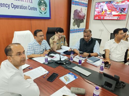 उत्तरकाशी के धराली बाजार में बादल फटा, कई होटल और दुकानें मलबे में दबीं, राहत-बचाव कार्य जारी
